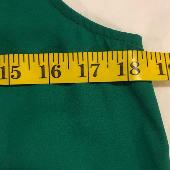 Pleione, emerald green sleeveless blouse with v in front & v cutout in back, S - Picture 5 of 11